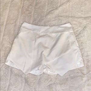 White envelope skort 🌼